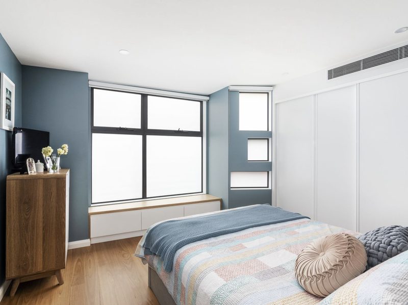 The master bedroom faces north, with its natural light filtered by the screening outside; the three coloured windows are in this room. Note the integrated ducted air conditioning, used throughout the house.