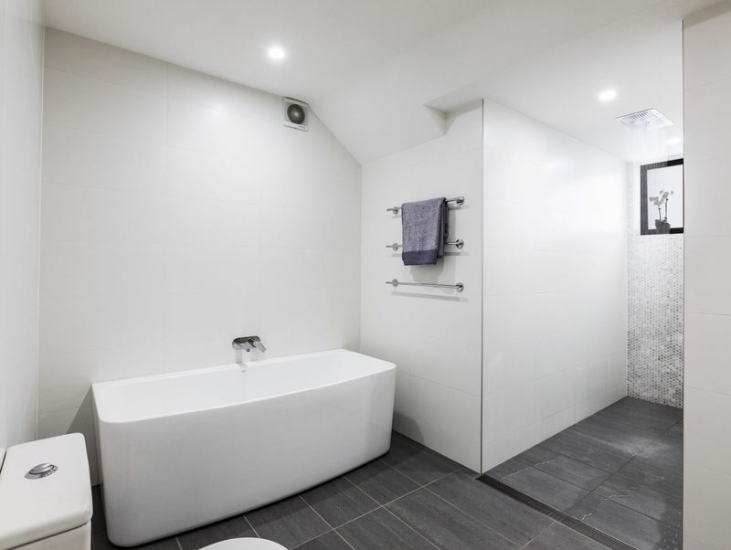 On a 130 m² site, this small house still fits a main bathroom with a generous bath, a large, comfortable shower built into the dormer window, and plenty of room for a young family.